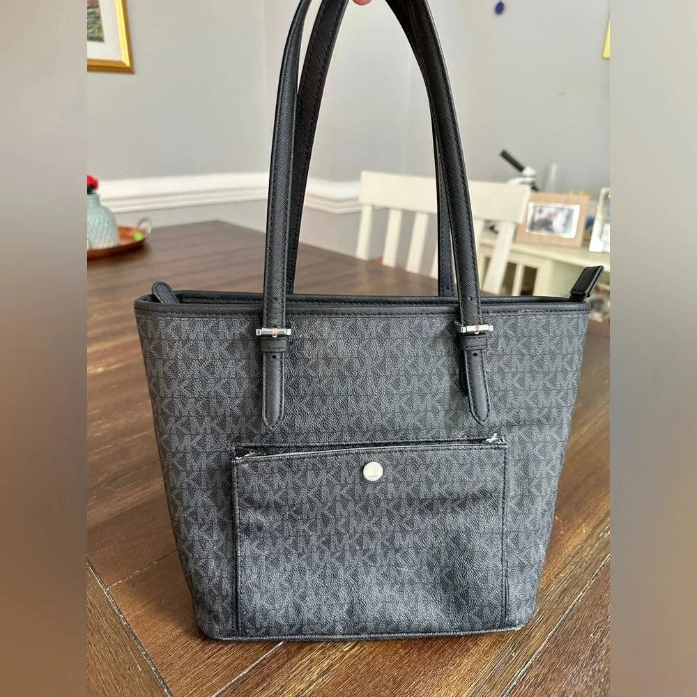 Michael Kors jet set tote bag